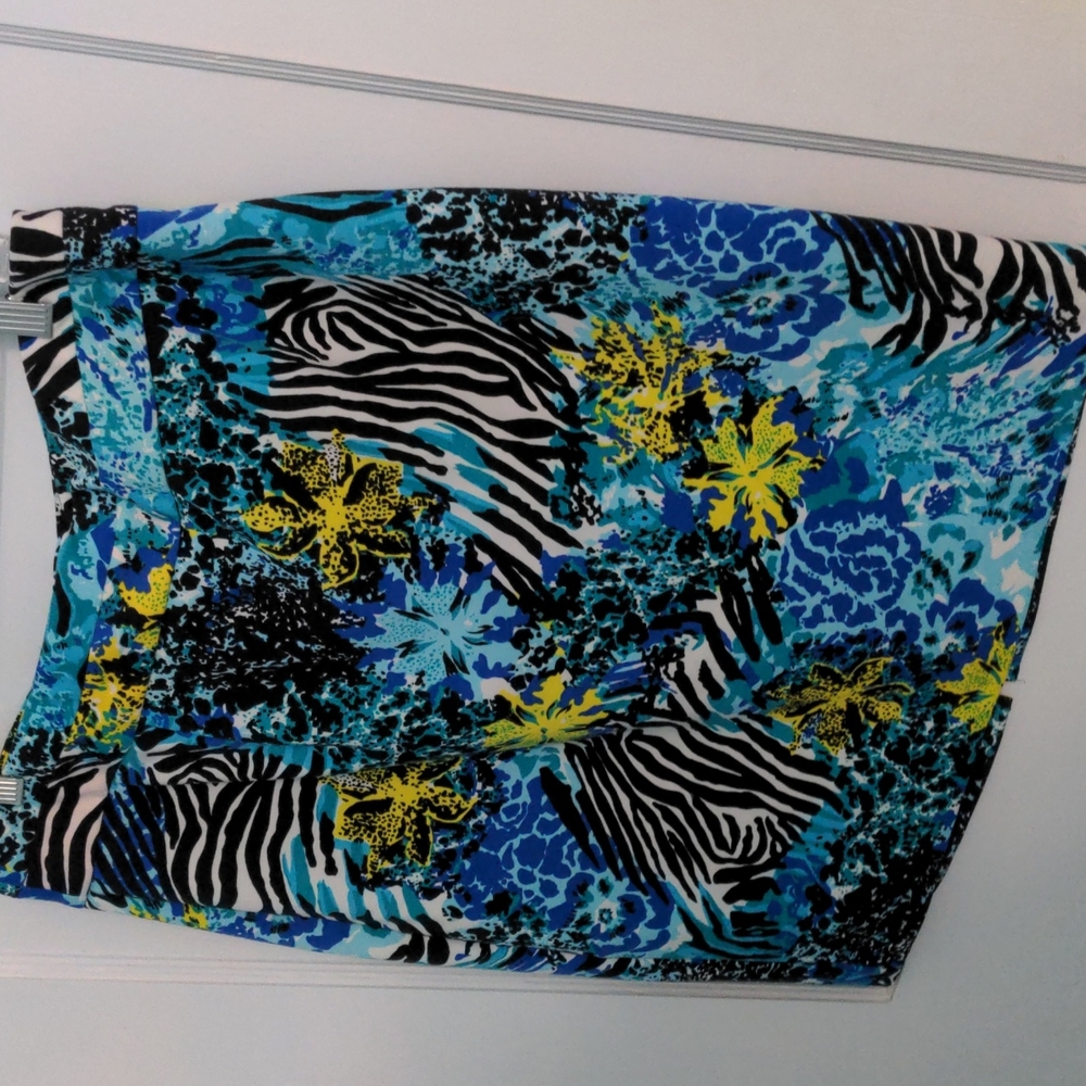 Lovely printed skirt size large
